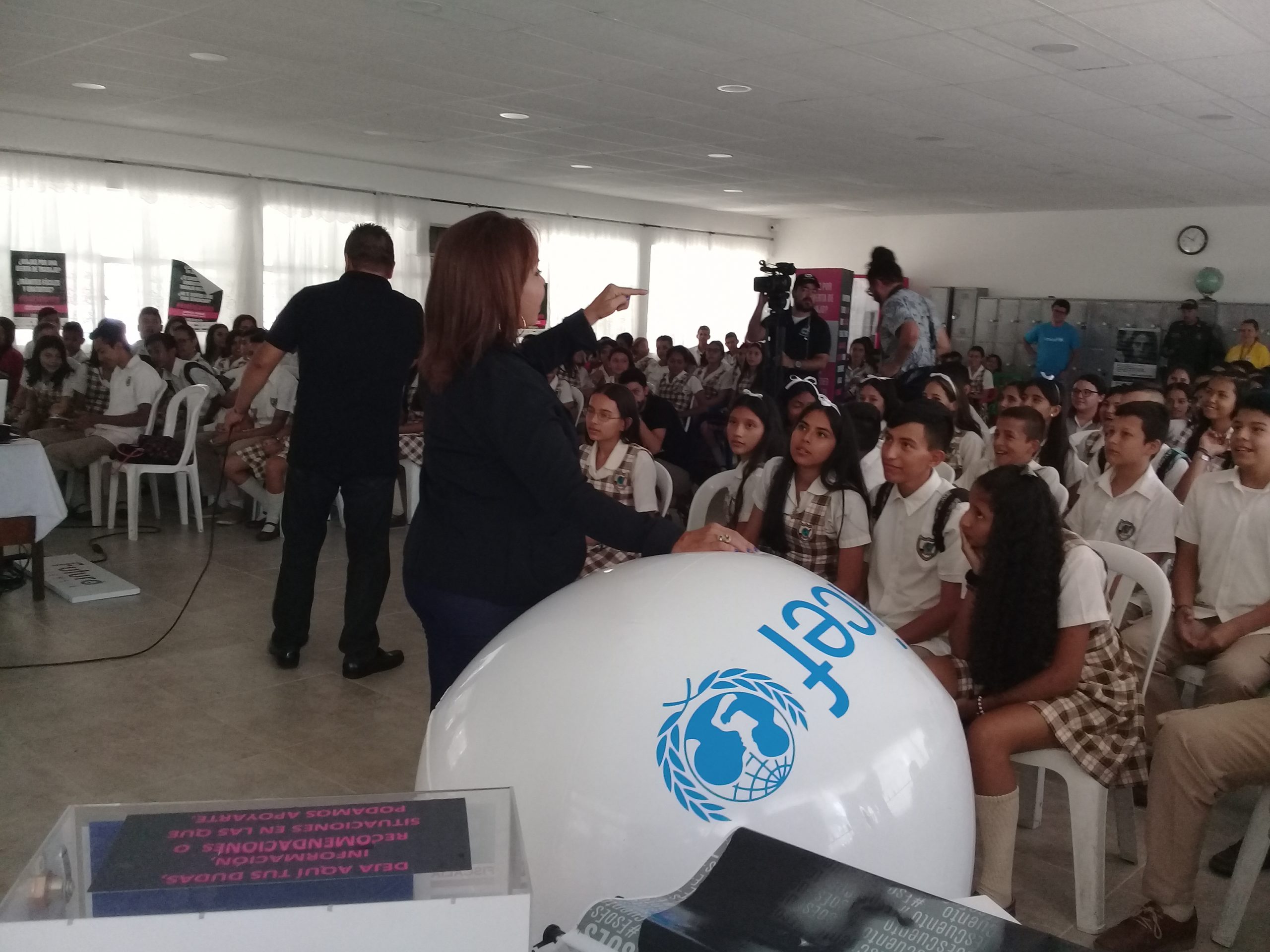 Campaña #EsoEsCuento fue presentada en el colegio Integrado Juan Atalaya de Cúcuta